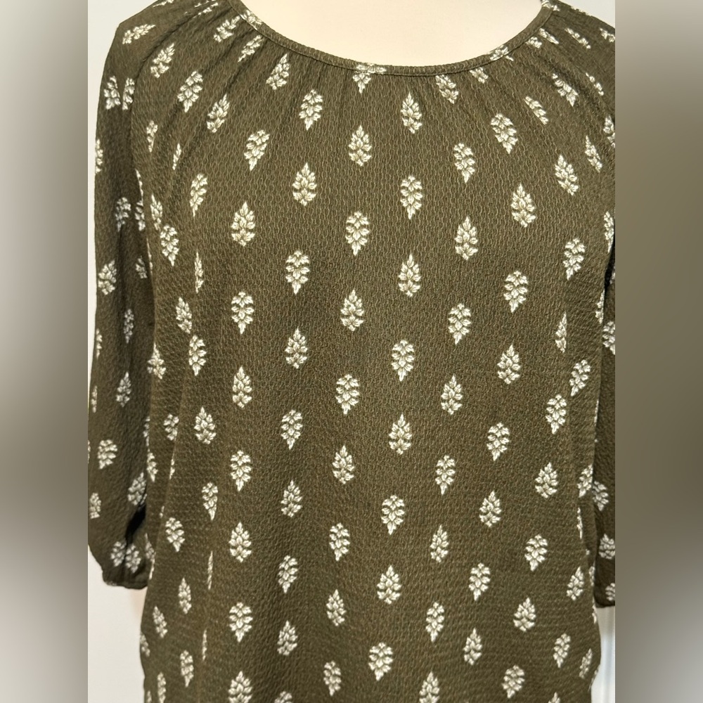 Croft & Barrow Olive and Cream Knit Top - Picture 2 of 8